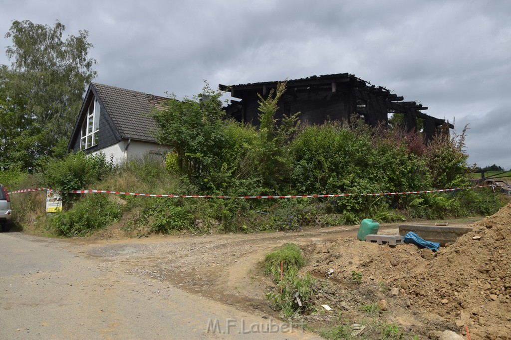 Schwerer Brand in Einfamilien Haus Roesrath Rambruecken P164.JPG - Miklos Laubert